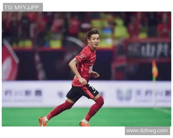 成都足球队战术变革引发热议球迷期待新风貌与未来表现